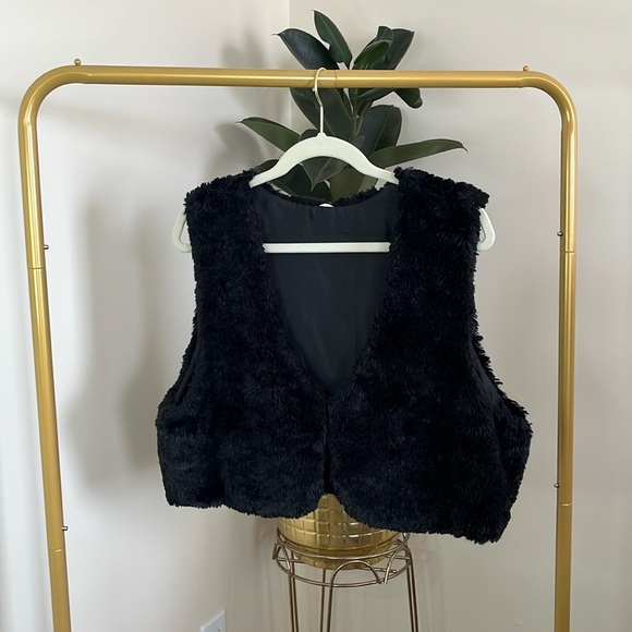 Faux Fur Black Vest - Picture 1 of 3